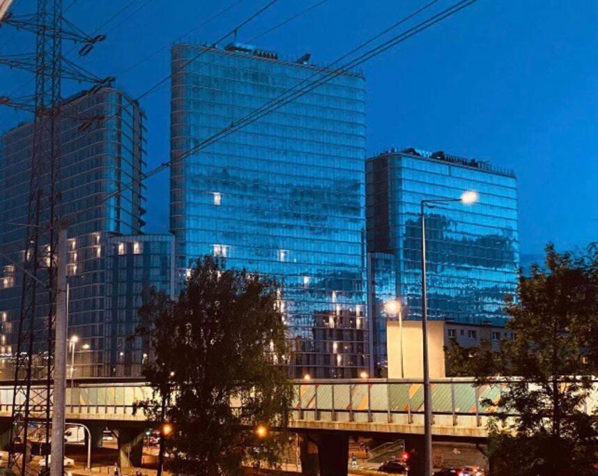 Gustowny Apartament Na Woli Warszawa Zewnętrze zdjęcie